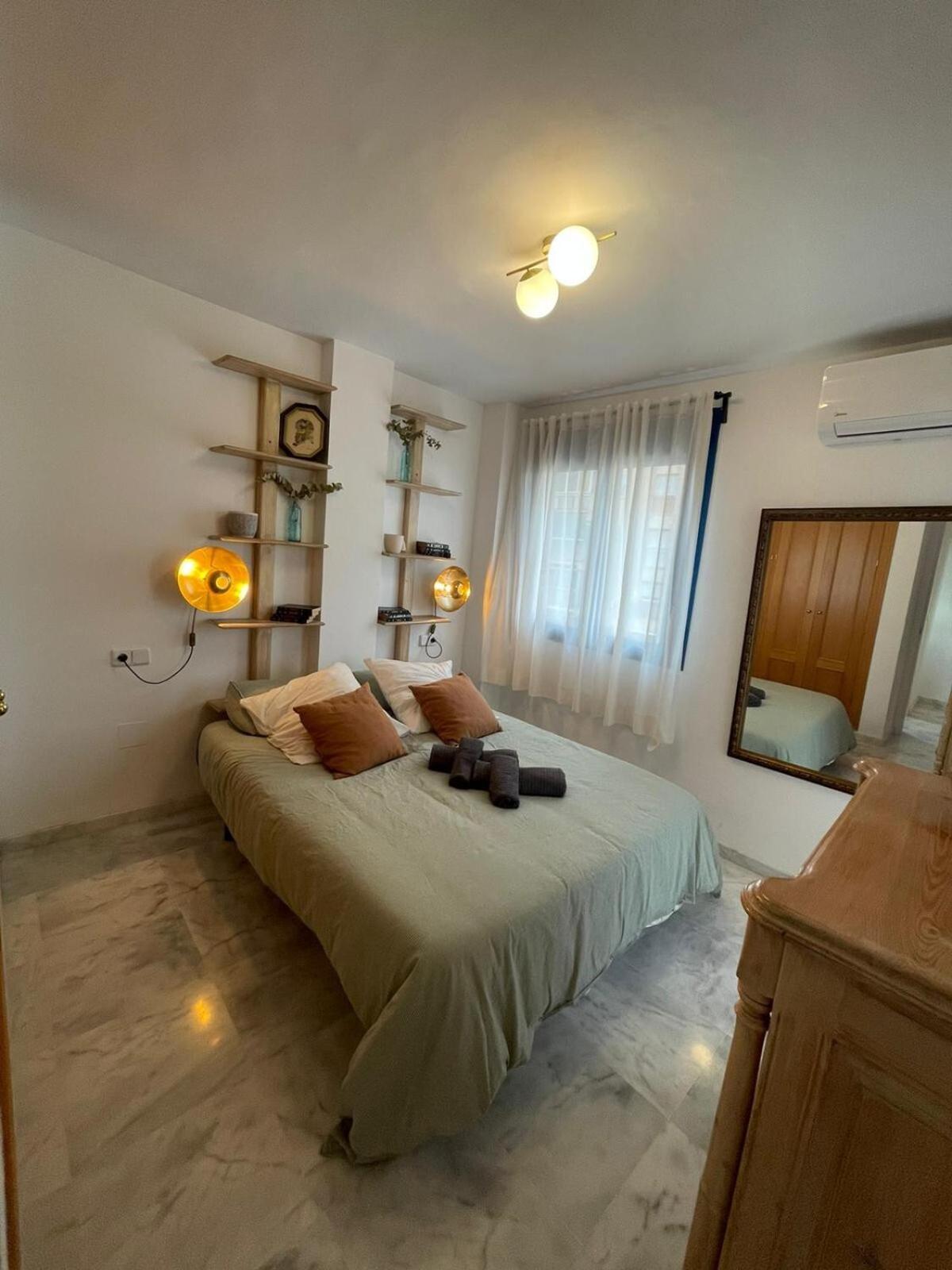 Calu Homes Cerca Playa De Huelin Málaga Eksteriør billede